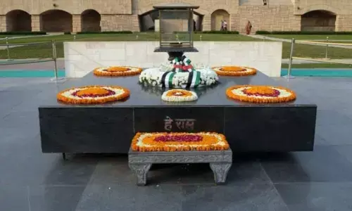 गांधी का संदेश देने कुरुक्षेत्र से गांधी समाधि तक एक और पदयात्रा गांधी का संदेश देने कुरुक्षेत्र से गांधी समाधि तक एक और पदयात्रा