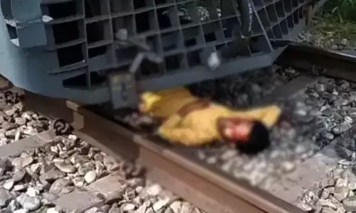 जान देने के लिए मालगाड़ी के आगे कूदा युवक, ऊपर से गुजर गई मौत, हर कोई रह गया दंग