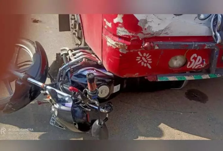 भीषण हादसा: बाइक को दो किलोमीटर तक घसीटकर ले गया बस चालक, युवक की मौत भीषण हादसा: बाइक को दो किलोमीटर तक घसीटकर ले गया बस चालक, युवक की मौत