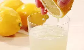 सुबह-सुबह नींबू पानी पीने के हो सकते हैं चमत्कारी फायदे