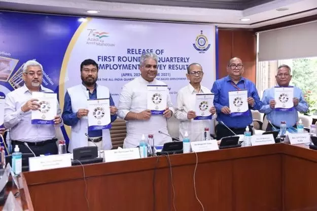 भूपेन्द्र यादव ने 10 से अधिक श्रमिकों को नियोजित करने वाले तिमाही रोजगार सर्वेक्षण (क्यूईएस) की रिपोर्ट जारी की भूपेन्द्र यादव ने 10 से अधिक श्रमिकों को नियोजित करने वाले तिमाही रोजगार सर्वेक्षण (क्यूईएस) की रिपोर्ट जारी की