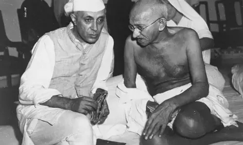 गांधी और नेहरू किसान आंदोलन से ही निकले थे गांधी और नेहरू किसान आंदोलन से ही निकले थे