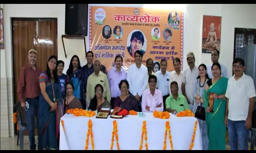 वक्त की तो तयशुदा रफ्तार है क्यों बशर की जीत में भी हार है वक्त की तो तयशुदा रफ्तार है क्यों बशर की जीत में भी हार है