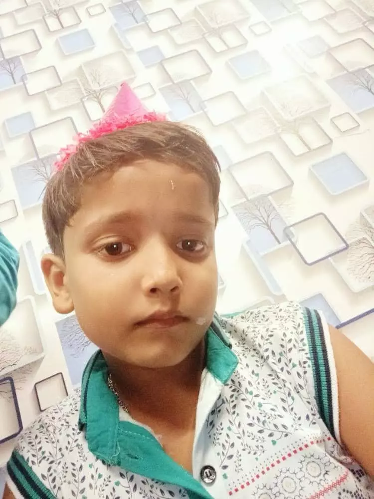 सेफ्टी टैंक मैं गिरने से बच्चे की हुई मौत सेफ्टी टैंक मैं गिरने से बच्चे की हुई मौत