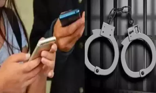 छात्रा के साथ अश्लील हरकत का वीड‍ियो वायरल, पूरा पर‍िवार है सदमे में