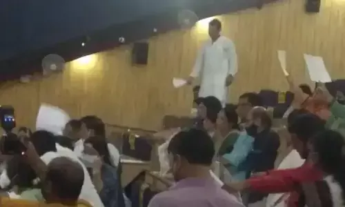 महापौर ने आप के नेता विपक्ष सहित 17 पार्षदों को 15 दिन के लिए निलंबित किया