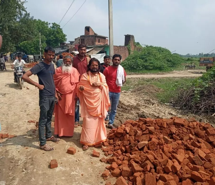 11 किमी जर्जर मार्ग को निजी रुपयों से बनवाएंगे स्वामी सत्यानंद गिरि