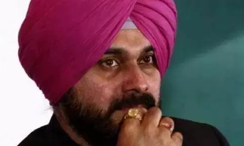 नवजोतसिंह सिद्धू की हो सकती है कांग्रेस से छुट्टी नवजोतसिंह सिद्धू की हो सकती है कांग्रेस से छुट्टी