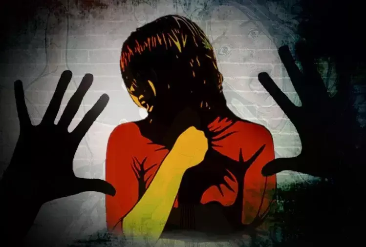 शराब के नशे में नाबालिग बेटी की आबरू लूटता रहा दरिंदा पिता, घर से भागी बड़ी बहन ने खोला राज शराब के नशे में नाबालिग बेटी की आबरू लूटता रहा दरिंदा पिता, घर से भागी बड़ी बहन ने खोला राज