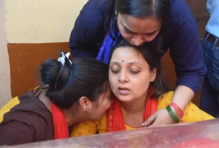 मनीष गुप्ता के पत्नी ने अब रो रोकर कही ये बात, बिकरू कांड की दी मिशाल और कही ये बात मनीष गुप्ता के पत्नी ने अब रो रोकर कही ये बात, बिकरू कांड की दी मिशाल और कही ये बात
