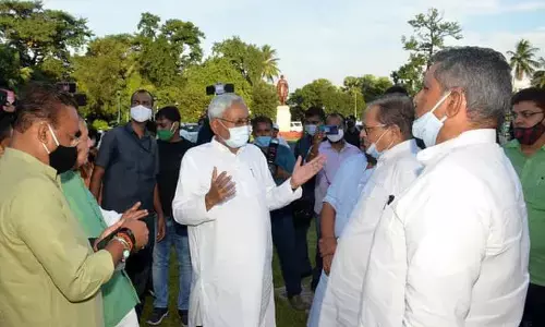 बिहार: राष्ट्रपति के आगमन को लेकर की जा रही तैयारियों का मुख्यमंत्री नीतीश कुमार ने लिया जायजा बिहार: राष्ट्रपति के आगमन को लेकर की जा रही तैयारियों का मुख्यमंत्री नीतीश कुमार ने लिया जायजा