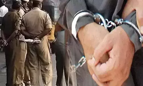 आतंकवाद के नाम पर इलाहाबाद से गिरफ्तार मुस्लिम युवकों की गिरफ्तारी में पुलिस की कहानी संदेहास्पद है - पीयूसीएल आतंकवाद के नाम पर इलाहाबाद से गिरफ्तार मुस्लिम युवकों की गिरफ्तारी में पुलिस की कहानी संदेहास्पद है - पीयूसीएल