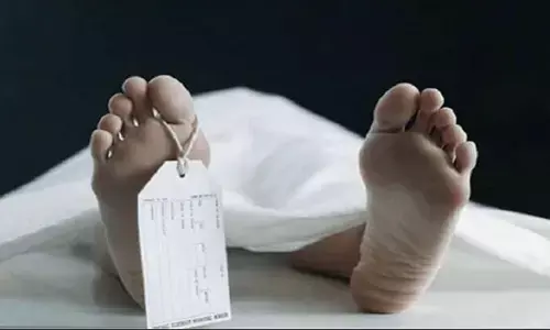 युवती का संदिग्ध परिस्थितियों में गांव के बाहर कुएं से मिली शव युवती का संदिग्ध परिस्थितियों में गांव के बाहर कुएं से मिली शव