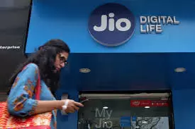 Reliance Jio दे रहा है घर बैठे हजारों कमाने का मौका, बस आपको करना होगा ये काम