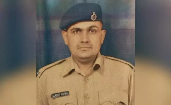 लुटेरों को पकड़ने हरिद्वार पहुंची हरियाणा पुलिस पर फायरिंग, जबड़े में गोली लगने से सिपाही की मौत लुटेरों को पकड़ने हरिद्वार पहुंची हरियाणा पुलिस पर फायरिंग, जबड़े में गोली लगने से सिपाही की मौत