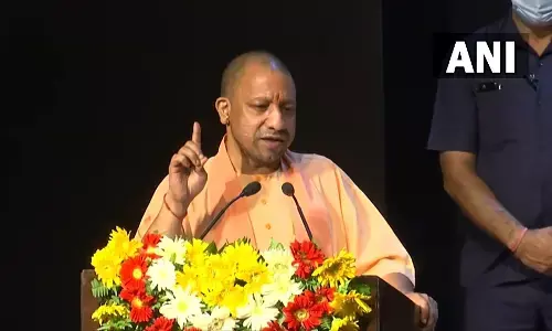 सीएम योगी ने कप्तान और डीएम को दिए सख्त निर्देश सीएम योगी ने कप्तान और डीएम को दिए सख्त निर्देश