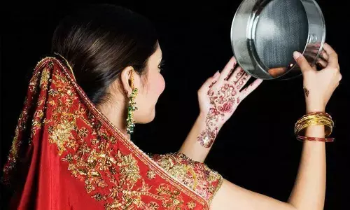 करवा चौथ पर इस साल बन रहा ये खास संयोग, जानिए डेट और शुभ मुहूर्त करवा चौथ पर इस साल बन रहा ये खास संयोग, जानिए डेट और शुभ मुहूर्त