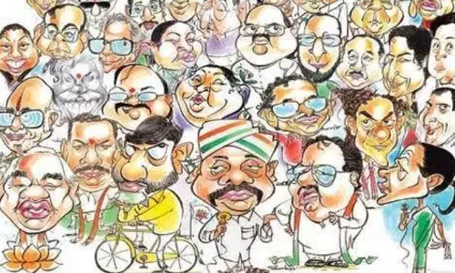 बुद्धिजीवियों और राजनीतिक प्रेक्षकों को पाखण्ड से परहेज करना चाहिए