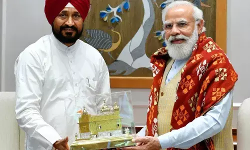 Charanjit Channi Meets PM Modi: पीएम मोदी से मिले पंजाब के सीएम चरणजीत सिंह चन्नी Charanjit Channi Meets PM Modi: पीएम मोदी से मिले पंजाब के सीएम चरणजीत सिंह चन्नी