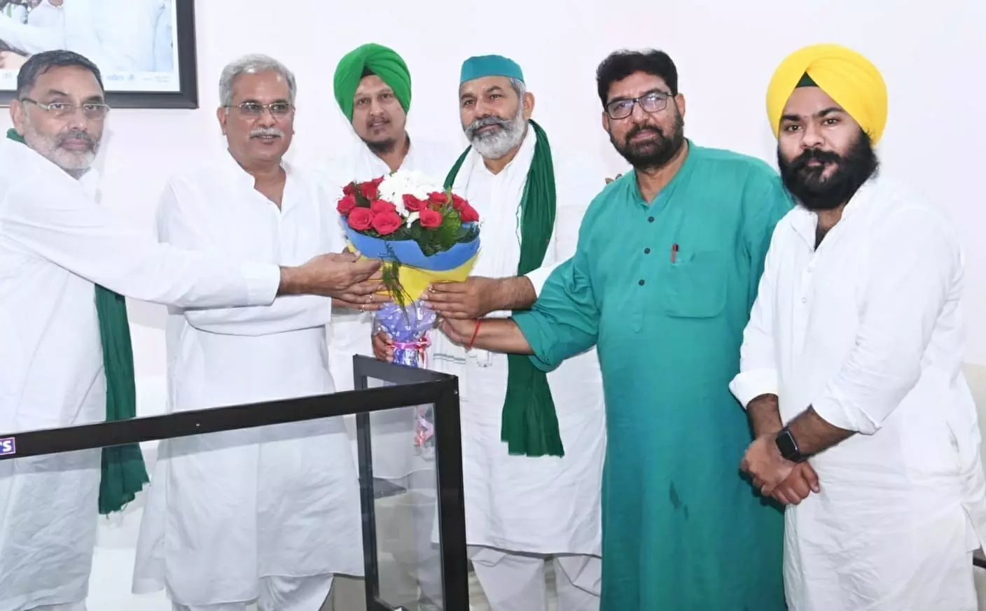 राकेश टिकैत तथा युद्धवीर सिंह चौधरी किसान नेताओं के खेतों में भी अब लहराएगी बस्तरिया काली मिर्च और ऑस्ट्रेलियन टीक राकेश टिकैत तथा युद्धवीर सिंह चौधरी किसान नेताओं के खेतों में भी अब लहराएगी बस्तरिया काली मिर्च और ऑस्ट्रेलियन टीक