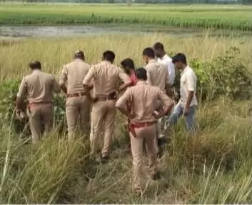 झाड़ी में अज्ञात व्यक्ति का मिला शव, नही हुई शिनाख्त झाड़ी में अज्ञात व्यक्ति का मिला शव, नही हुई शिनाख्त