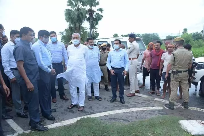 बाढ़ व लगातार बारिश से प्रभावित इलाको का जायजा लिये सीएम नीतीश, अधिकारियों को दिए कई निर्देश बाढ़ व लगातार बारिश से प्रभावित इलाको का जायजा लिये सीएम नीतीश, अधिकारियों को दिए कई निर्देश