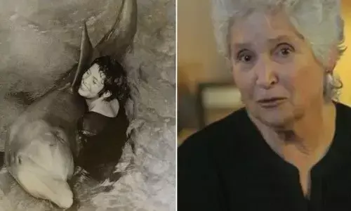 OMG! महिला ने डॉल्फिन के साथ बनाए शारीरिक संबंध, ब्रेकअप होते ही दे दी जान OMG! महिला ने डॉल्फिन के साथ बनाए शारीरिक संबंध, ब्रेकअप होते ही दे दी जान