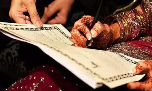 प्रेमी युगल को रात में पकड़कर गांववालों ने कराया निकाह, पंचायती फरमान का प्रेमी जोड़े को करना होगा पालन प्रेमी युगल को रात में पकड़कर गांववालों ने कराया निकाह, पंचायती फरमान का प्रेमी जोड़े को करना होगा पालन