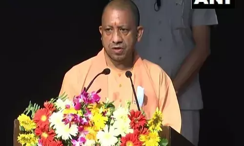 सीएम योगी का आदेश: दो बहनें साथ पढ़ रही हैं तो एक की फीस माफ करे प्राइवेट स्कूल सीएम योगी का आदेश: दो बहनें साथ पढ़ रही हैं तो एक की फीस माफ करे प्राइवेट स्कूल