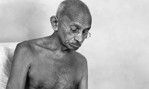 महात्मा गांधी के अपमान के खिलाफ गांधीवादियों का सत्याग्रह शुरू