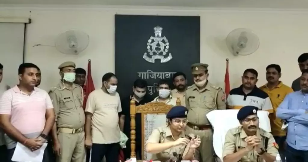 पुलिस ने 32 ट्रक और ट्रॉला का जखीरा किया बरामद, इस तरह पकड़ा एक बड़ा गेंग पुलिस ने 32 ट्रक और ट्रॉला का जखीरा किया बरामद, इस तरह पकड़ा एक बड़ा गेंग