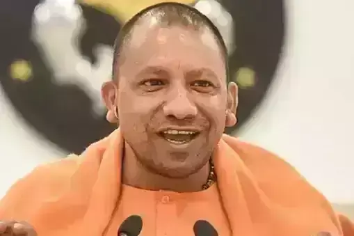 दो बहनें साथ पढ़ रही हों तो एक की फीस माफ करें निजी स्कूल:सीएम योगी दो बहनें साथ पढ़ रही हों तो एक की फीस माफ करें निजी स्कूल:सीएम योगी