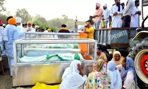 Lakhimpur Kheri live updates:किसान और प्रशासन के बीच बैठक खत्म. दोनों पक्ष के बीच सहमति बनी Lakhimpur Kheri live updates:किसान और प्रशासन के बीच बैठक खत्म. दोनों पक्ष के बीच सहमति बनी