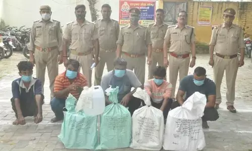 शराब माफियाओं पर पुलिस का शिकंजा, 7 शराब तस्कर किये गिरफ्तार शराब माफियाओं पर पुलिस का शिकंजा, 7 शराब तस्कर किये गिरफ्तार