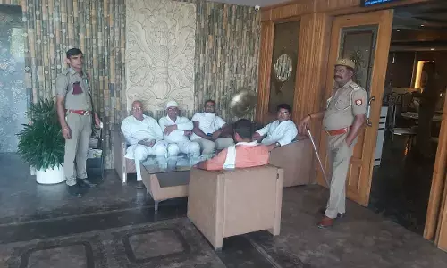 अमरोहा: पूर्व राज्यमंत्री व वरिष्ठ रालोद नेता मनवीर सिंह चिकारा को लखीमपुर जाते हुए रामपुर में किया नज़र बन्द