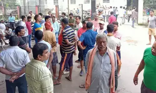 रोड़ एक्सीडेंट में एक ही परिवार के चार लोगों की हुई मौत, ऐसे हुआ हादसा रोड़ एक्सीडेंट में एक ही परिवार के चार लोगों की हुई मौत, ऐसे हुआ हादसा