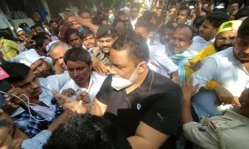 32 साल पुराने केस में पप्पू यादव बरी, भावुक होकर बोले- सच्चाई की जीत हुई - षड्यंत्र बेनकाब हुआ 32 साल पुराने केस में पप्पू यादव बरी, भावुक होकर बोले- सच्चाई की जीत हुई - षड्यंत्र बेनकाब हुआ