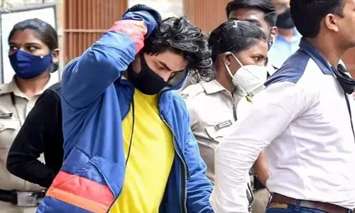 शाहरुख के बेटे 7 अक्टूबर तक NCB की रिमांड पर रहेंगे, जानें आर्यन पर कौन-कौन सी लगी हैं धाराएं शाहरुख के बेटे 7 अक्टूबर तक NCB की रिमांड पर रहेंगे, जानें आर्यन पर कौन-कौन सी लगी हैं धाराएं