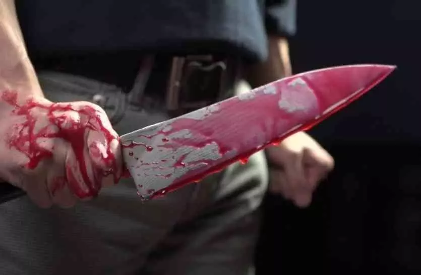 महिला दुकानदार की चाकू से गला रेतकर हत्या
