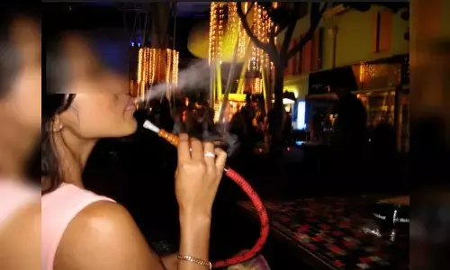 हुक्का बार का भंडाफोड़, 8 लोगों को हिरासत में लिया गया हुक्का बार का भंडाफोड़, 8 लोगों को हिरासत में लिया गया