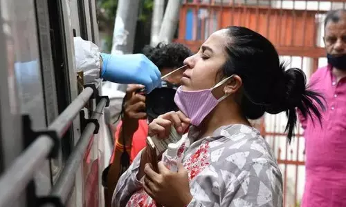 कोरोना अपडेट :  तीसरी लहर की आशंका के बीच कोरोना की रफ्तार हुई धीमी, देश में बीते 24 घंटों में आए 18,346 नए मामले कोरोना अपडेट :  तीसरी लहर की आशंका के बीच कोरोना की रफ्तार हुई धीमी, देश में बीते 24 घंटों में आए 18,346 नए मामले