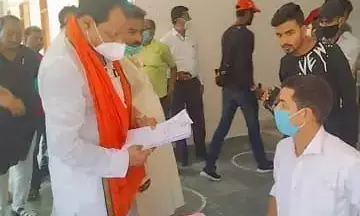 बिहार, तारापुर: एनडीए की ओर से राजीव ने दाखिल किया नामांकन बिहार, तारापुर: एनडीए की ओर से राजीव ने दाखिल किया नामांकन