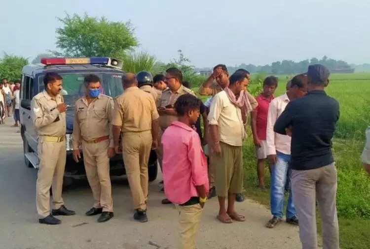 गला रेतकर युवक की हत्या, सड़क किनारे मिली लाश गला रेतकर युवक की हत्या, सड़क किनारे मिली लाश
