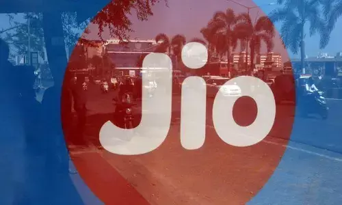 Twitter पर ट्रेंड कर रहा है JioDown, यूज़र्स कर रहे हैं Jio सर्विस न चलने की शिकायतें Twitter पर ट्रेंड कर रहा है JioDown, यूज़र्स कर रहे हैं Jio सर्विस न चलने की शिकायतें