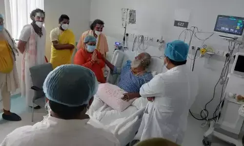 महंत नृत्य गोपाल दास को देखने अस्पताल पहुंची उमा भारती महंत नृत्य गोपाल दास को देखने अस्पताल पहुंची उमा भारती