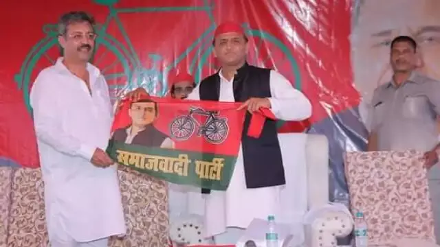 अखिलेश यादव ने दिलाई सदस्यता, जानें कौन है जयेश प्रसाद जो सपा में हुए शामिल अखिलेश यादव ने दिलाई सदस्यता, जानें कौन है जयेश प्रसाद जो सपा में हुए शामिल