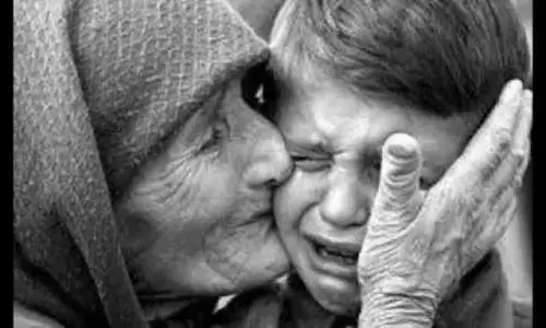 कुशीनगर: 36 साल बाद जुदा मां-बेटे का हुआ मिलन, बूढ़ी मां की सूख गई थी आंखें