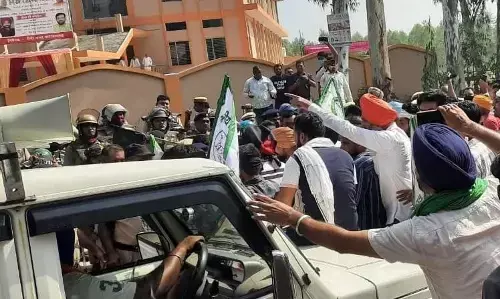 рд╣рд░рд┐рдпрд╛рдгрд╛ рдореЗрдВ рднреА рд▓рдЦреАрдордкреБрд░ рдХрд╛рдВрдб? рдЕрдВрдмрд╛рд▓рд╛ рдореЗрдВ рднреА рдиреЗрддрд╛ рдХреА рдЧрд╛рдбрд╝реА рд╕реЗ рдХреБрдЪрд▓реЗ рдЬрд╛рдиреЗ рдкрд░ рдПрдХ рдШрд╛рдпрд▓ рд╣рд░рд┐рдпрд╛рдгрд╛ рдореЗрдВ рднреА рд▓рдЦреАрдордкреБрд░ рдХрд╛рдВрдб? рдЕрдВрдмрд╛рд▓рд╛ рдореЗрдВ рднреА рдиреЗрддрд╛ рдХреА рдЧрд╛рдбрд╝реА рд╕реЗ рдХреБрдЪрд▓реЗ рдЬрд╛рдиреЗ рдкрд░ рдПрдХ рдШрд╛рдпрд▓