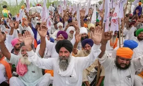 लखीमपुर-खीरी में विपक्ष को रोकना निसहाय सरकार का सबूत : एसकेएम लखीमपुर-खीरी में विपक्ष को रोकना निसहाय सरकार का सबूत : एसकेएम