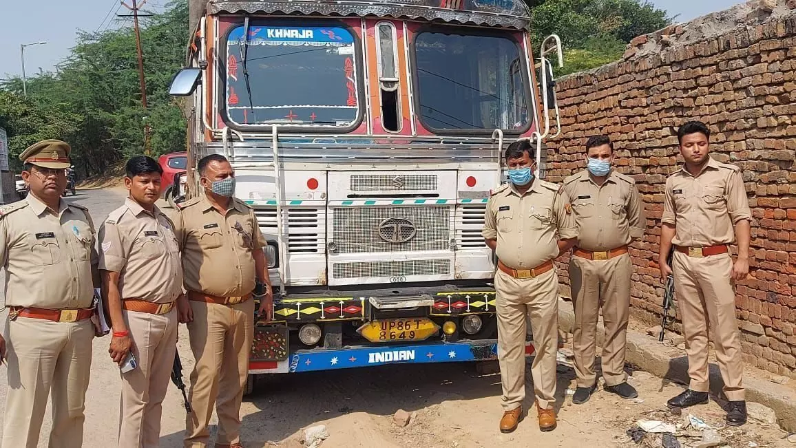 हाथरस पुलिस की बड़ी कामयाबी, 1 करोड़ 50 लाख रुपये कीमत जा मादक पदार्थ मय ट्रक के किया बरामद